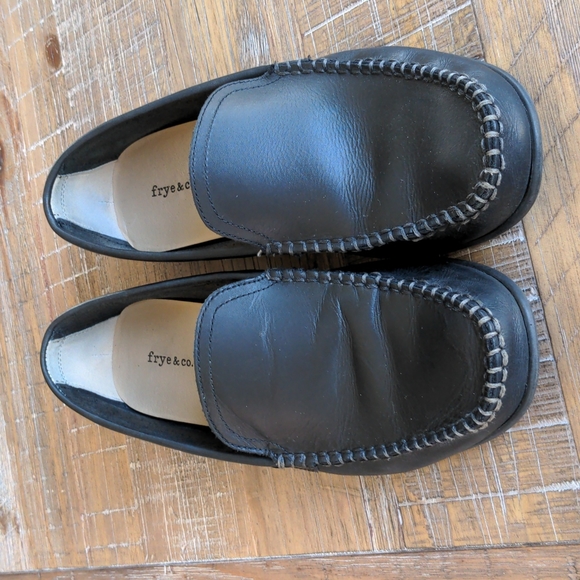 FRYE AND COMPANY LEWIS VENETIAN BLACK LEATHER LOAFER - Picture 1 of 10